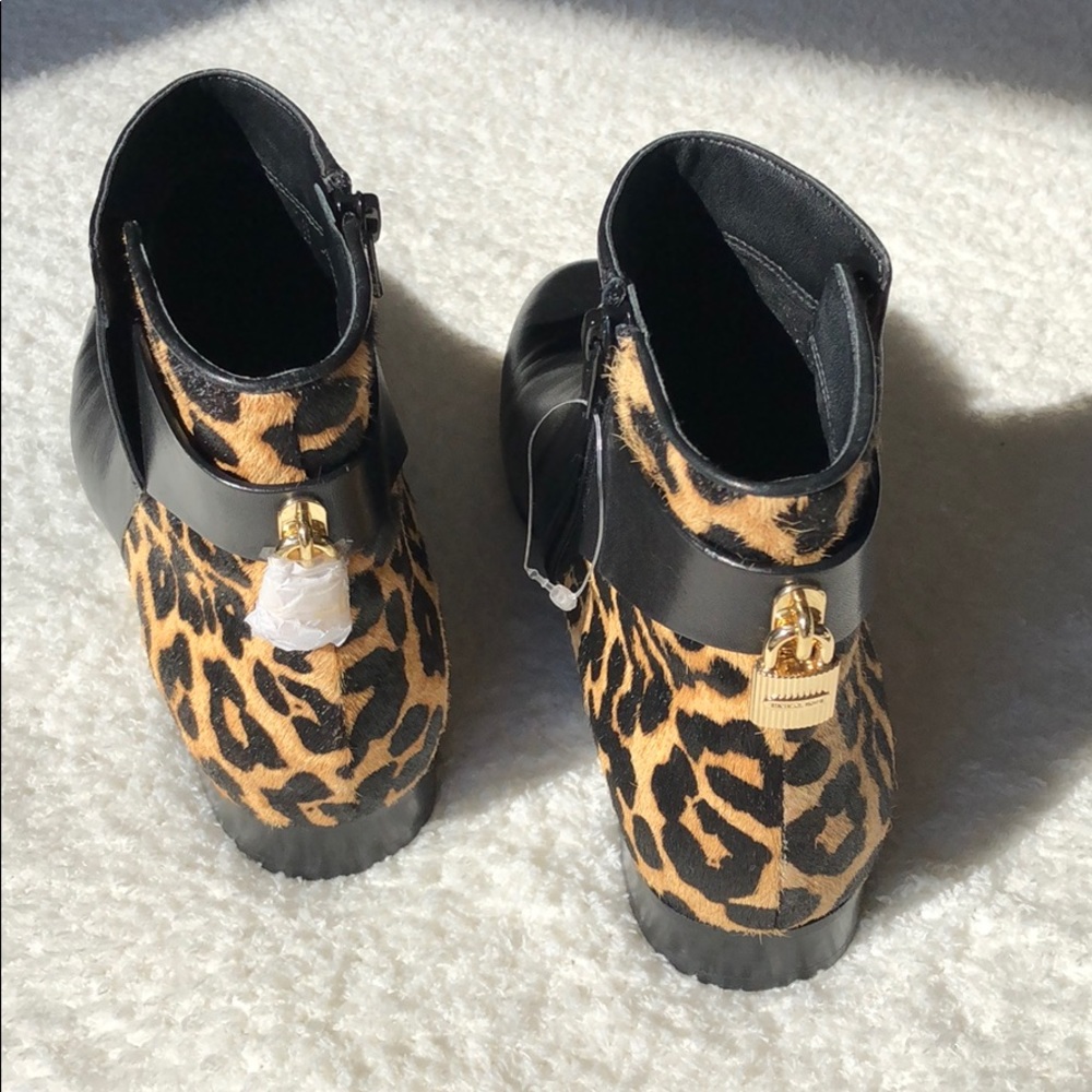 😍NEW‼️MK MICHAEL KORS WOMENS ANKLE BOOTS|Size 6M - Picture 4 of 8